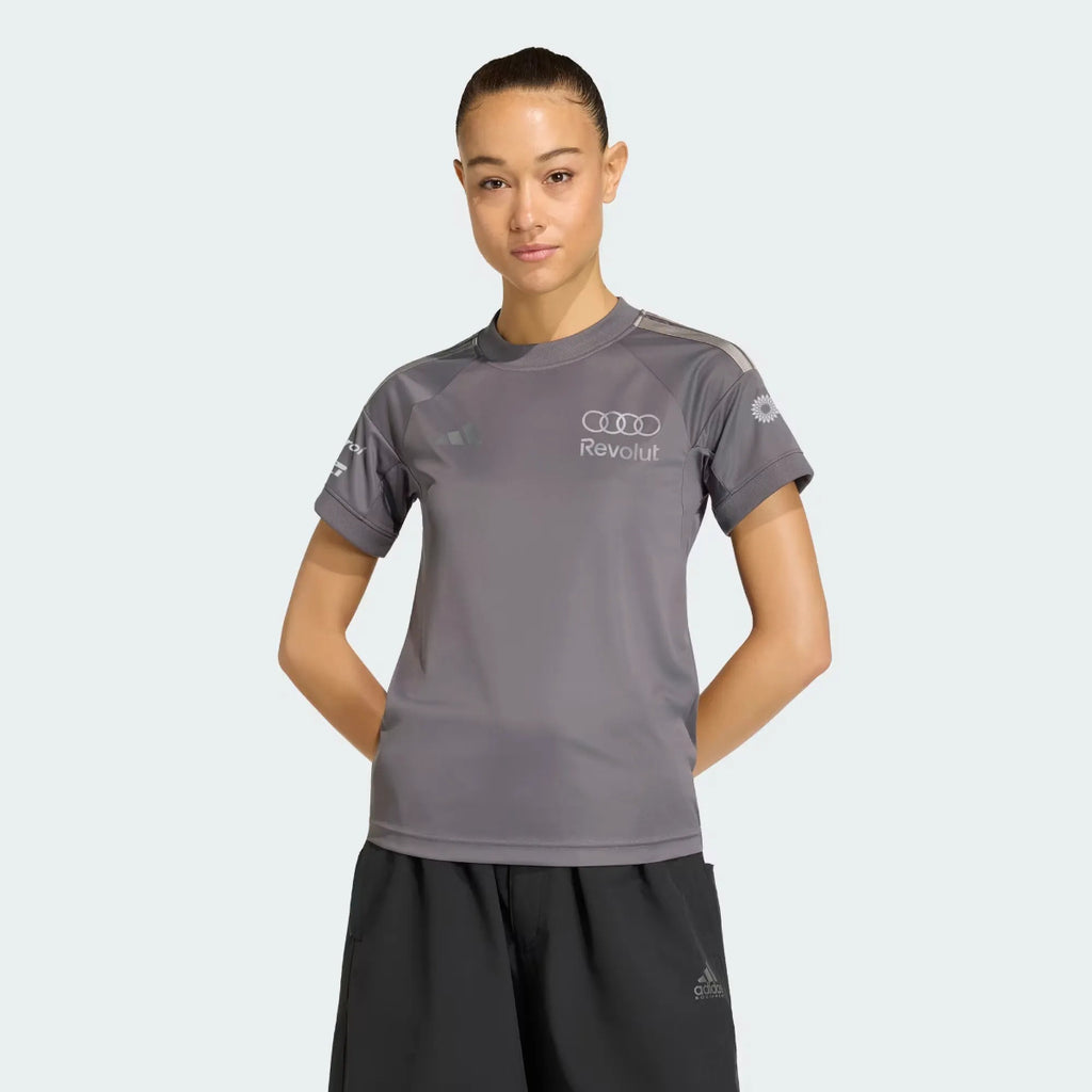 POLERA PILOTO AUDI REVOLUT F1 TEAM MANGA CORTA VERSIÓN FAN MUJER / WOMAN