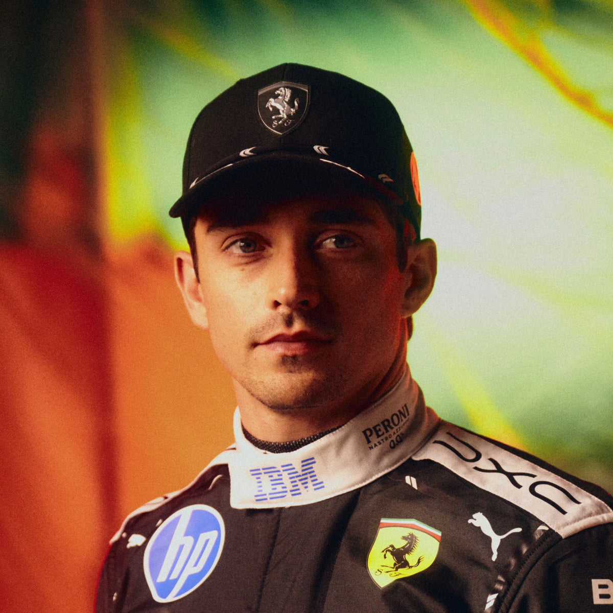 PREVENTA Gorra Scuderia Ferrari Charles Leclerc Singapore GP Special Edition Cap - Black SKU 701242274