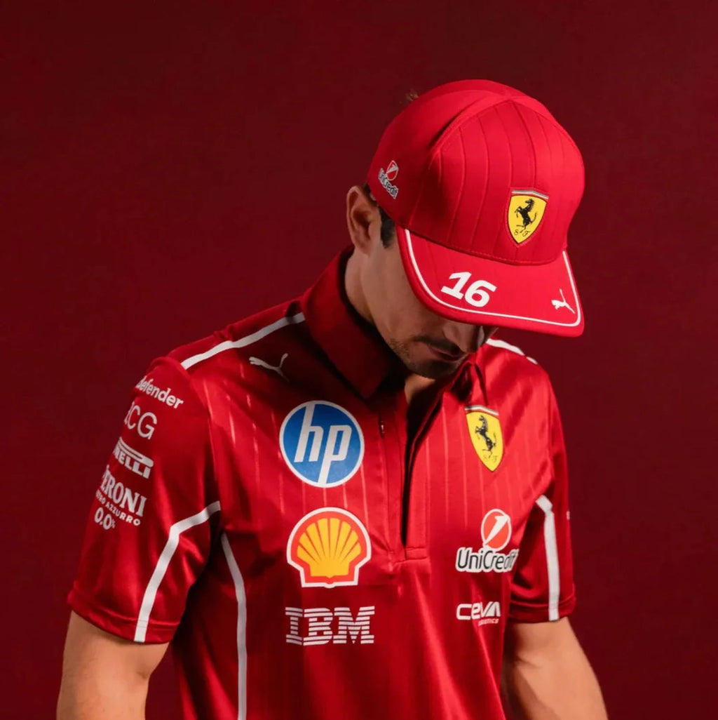 Gorra Charles Leclerc Scuderia Ferrari HP 2025 Rojo Dark Cherry Temporada 2025
